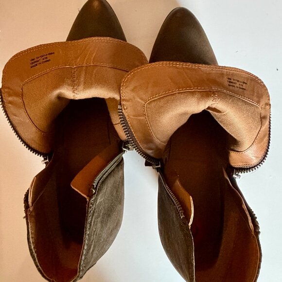 The Perfect Fall Bootie! Frye Brown Leather Booties - Size 10 - Picture 6 of 7